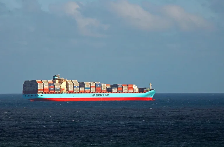 Containerschiff auf See: Gespräch mit Reedern