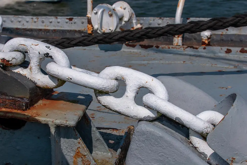 Ankerkette an Bord eines Schiffs